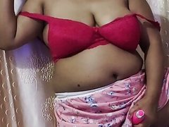 UhPorn presents: Desi hot sexy mature bhabhi girl fucking herself with dildo sex toy.