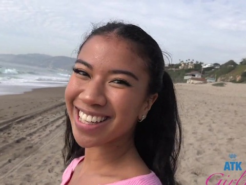 UhPorn presents: Ebony babe ameena green spreads legs to be fingered in the car