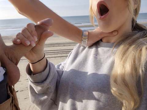 UhPorn presents: Outdoor after a blowjob for a stranger on the beach, i was fucked in public