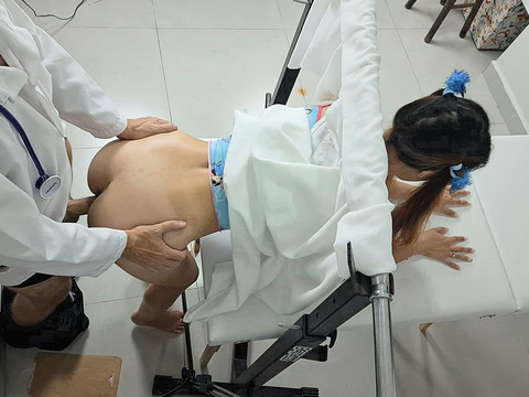 UhPorn presents: Gynecologist loses cell phone that contained videos of his patients!